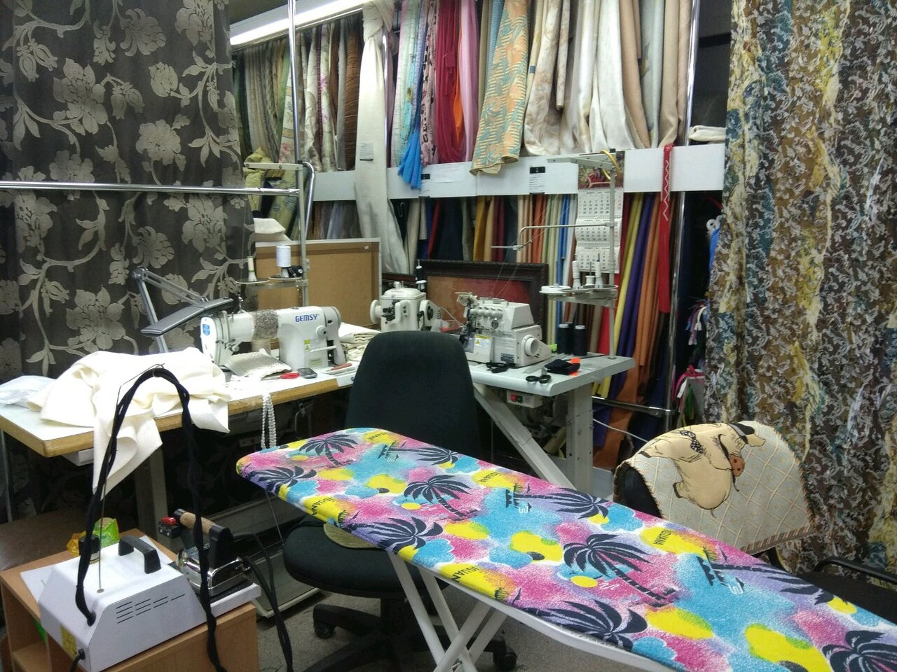 Маленькая мастерская по пошиву одежды