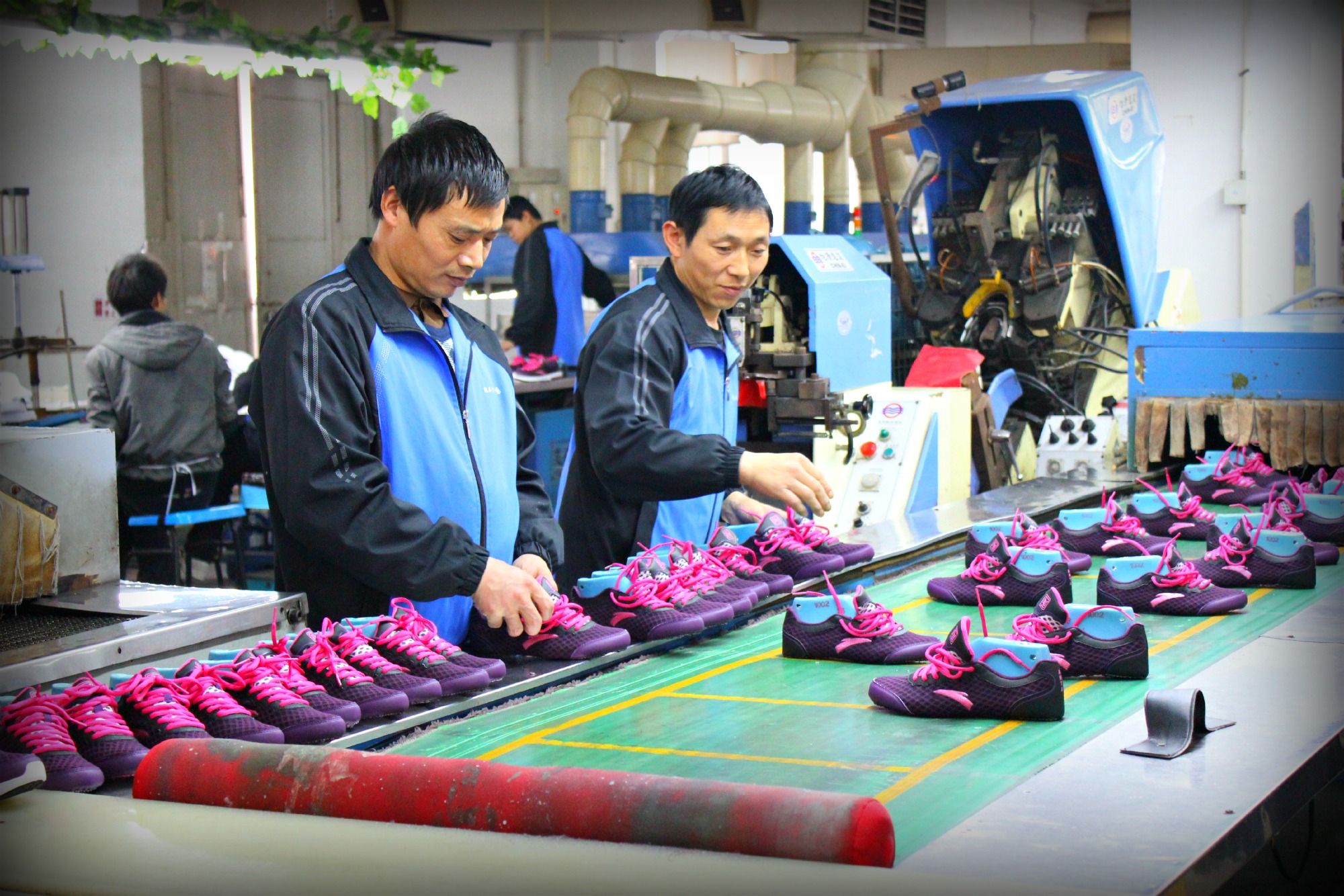 Производство товаров китай. Текстильная промышленность Китая. Китайская фабрика. Текстильное производство. Китайское производство.